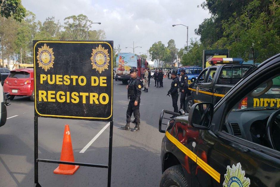Un hombre fue detenido por transitar en horario de toque de queda en la ruta de Zacapa a Chiquimula y puesto a disposición de un juzgado. (Foto: Archivo/Soy502)