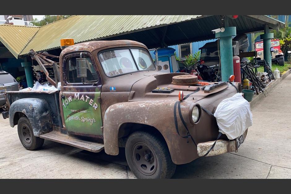El auto insignia de "Los Juguetes del Parqueo" recorre las calles de la ciudad llevando alimentos. (Foto: Gustavo E. Méndez/Soy502) 