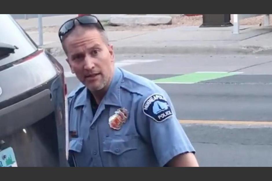 El excesivo uso de la fuerza provocó daños en la salud del ciudadano y encendió la furia de los estadounidenses. (Captura Video)