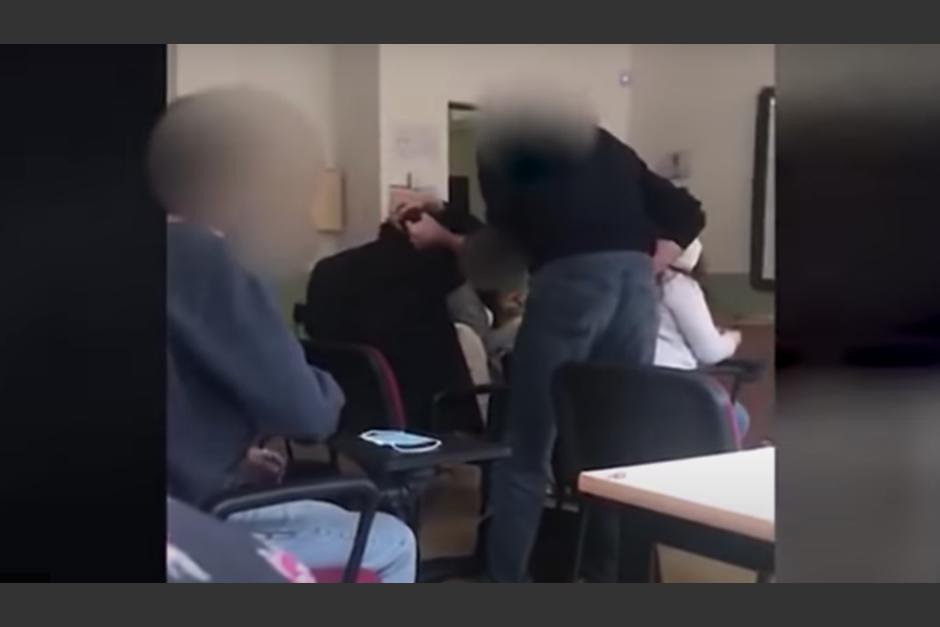 El profesor pierde los estribos ante la pregunta del alumno. (Foto: Captura de pantalla)