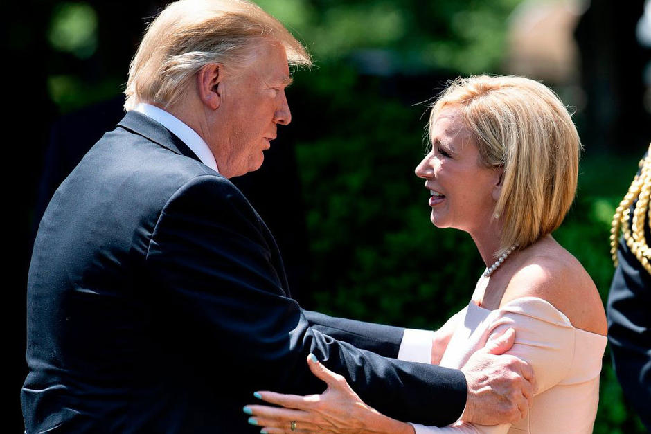 Paula White, asesora espiritual de Donald Trump, se volvió viral en las redes sociales tras difundirse el video de su apasionada petición para que Trump gane las elecciones. (Foto: AFP)