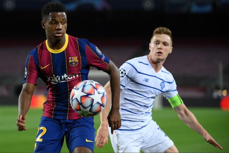 Fati sufrió este sábado una rotura del menisco interno de la rodilla izquierda. (Foto: AFP)