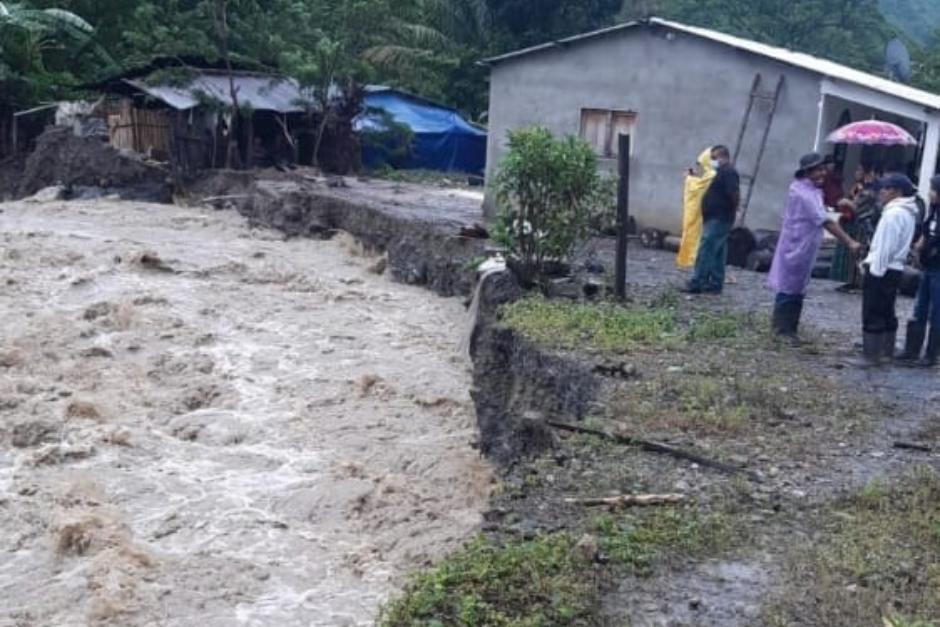 Inundaciones, deslizamientos de tierra, muertos y pérdidas materiales dejó a su paso la depresión tropical Eta. (Foto: Conred) 