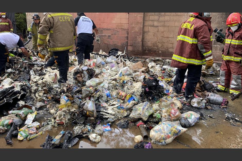 Los víveres que llevaba en la avioneta se perdieron. (Foto: Bomberos) 