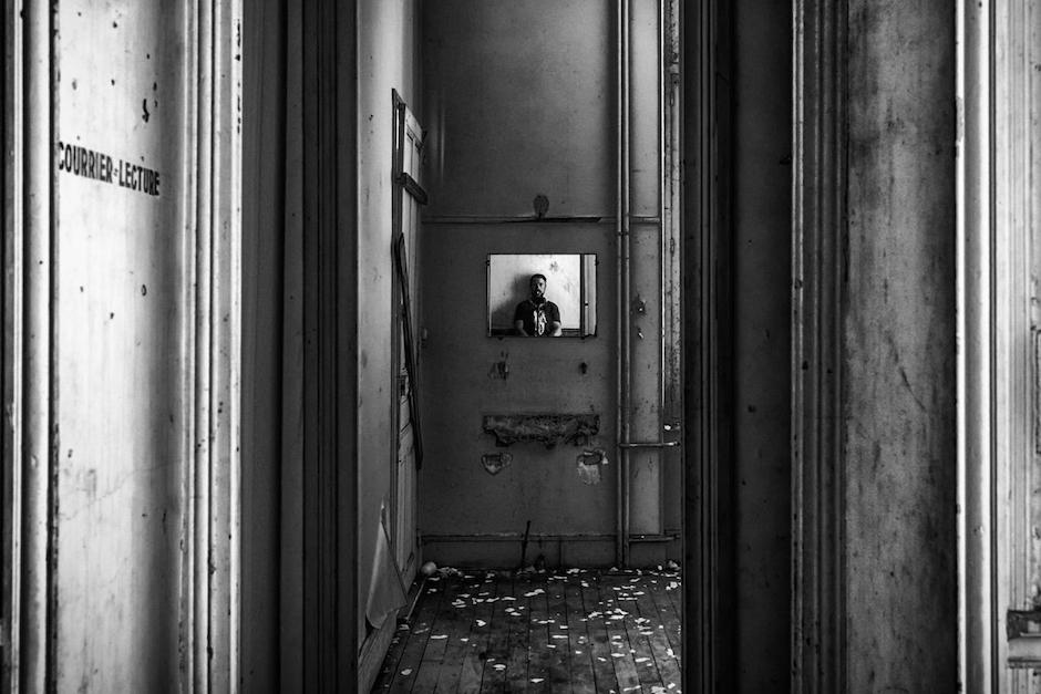 Si te has visto al espejo y crees ver otra cosa y no tu rostro debes leer esto. (Foto: Pexels)