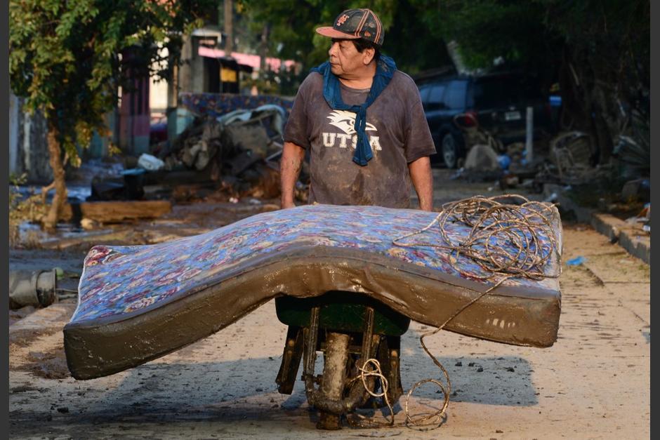 Centenares de familias se vieron afectadas durante el paso de la tormenta Eta hace ya varios días en Honduras. (Foto: AFP)