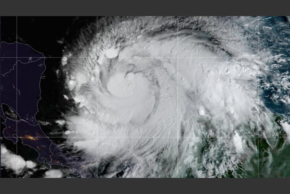 El Centro Nacional de Huracanes de EE.UU. advirtió de vientos catastróficos para Centroamérica. (Foto: NHC) 