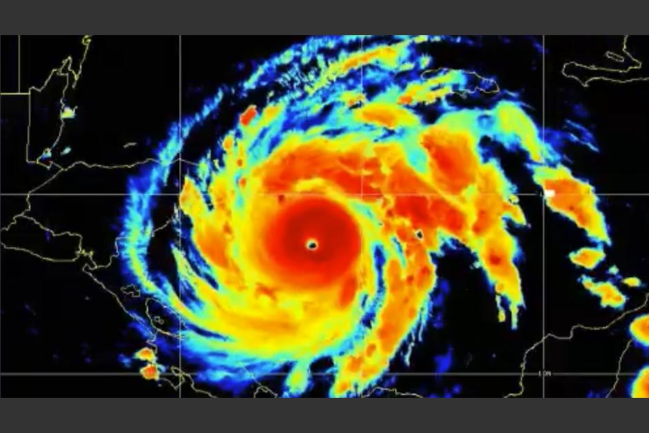 El Centro Nacional de Huracanes actualizó la información de Iota. (Foto: captura video) 