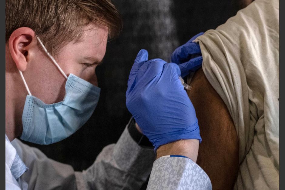 Este lunes la empresa Moderna anunció que su vacuna contra el covid-19 tiene una eficacia del 94,5%. (Foto: AFP)