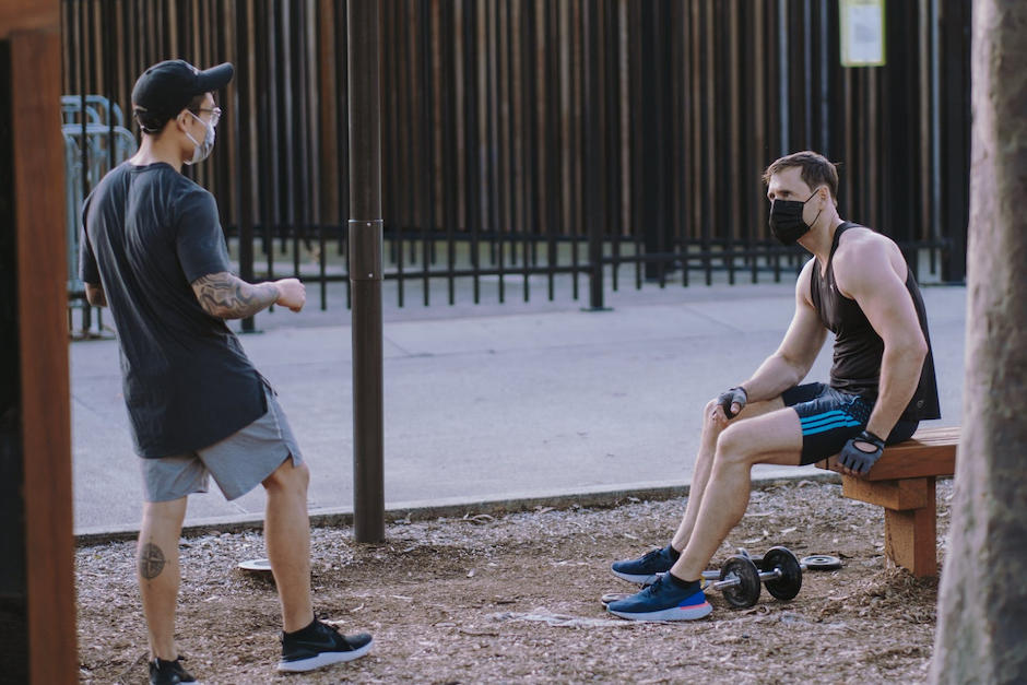 Este es el tiempo indicado para estar nuevamente con alguien que tuvo Covid-19. (Foto: Pexels)