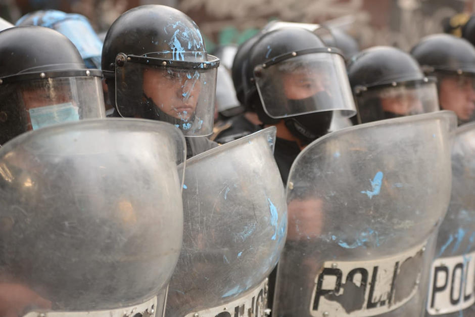 La PNC arrestó al joven durante las manifestaciones del sábado 21 de noviembre. (Foto: Wilder López/Soy502) 