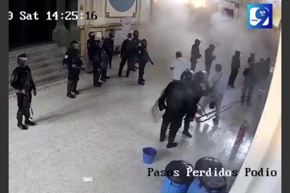 El jefe de seguridad del Congreso dijo que 40 agentes antimotines ingresaron al Congreso horas antes de los disturbios. (Foto: Archivo/Soy502)
