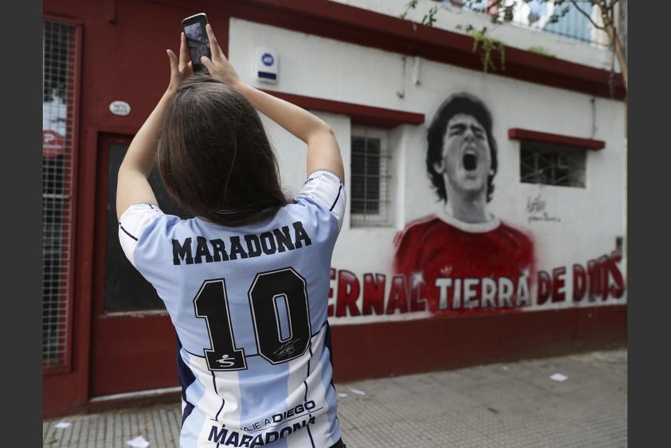 El hogar donde vivió Maradona en su infancia, donde dio sus primeros pasos, se encuentra en la ruina. (Foto: AFP)