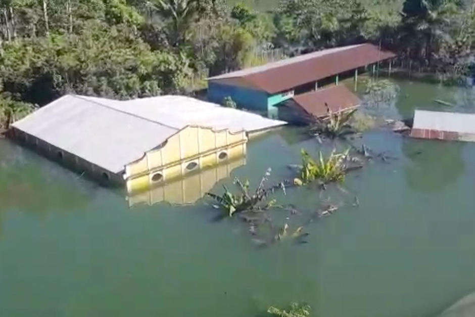 Un total de 183 comunidades resultaron afectadas en Chisec, Alta Verapaz. 27 continúan inundadas y tres aldeas están incomunicadas. (Foto: Aeroclub de Guatemala)
