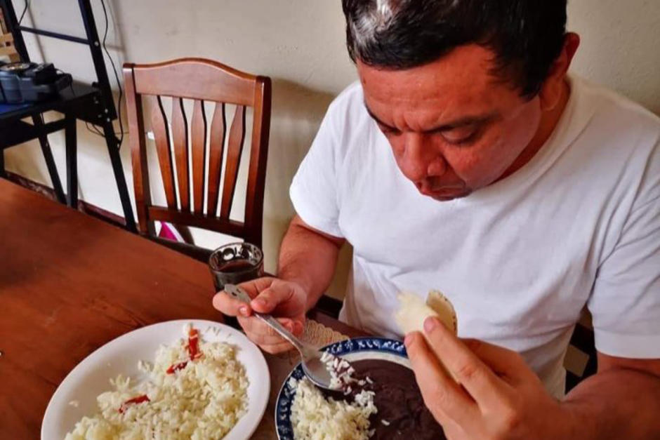 Antes de ser diputado, Rubén Barrios criticaba a los diputados por lo que comían. (Foto: captura pantalla/Twitter)