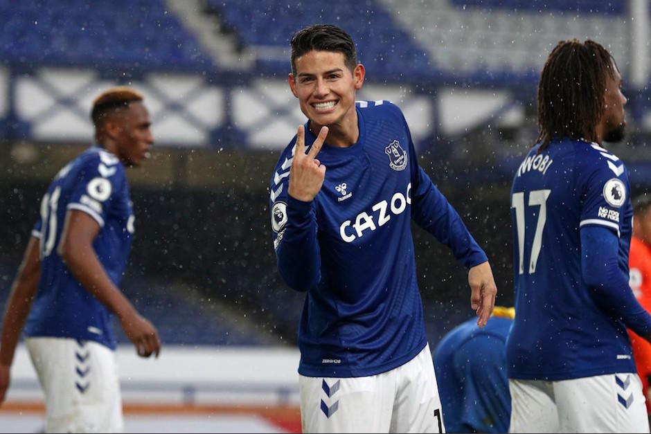 El colombiano James Rodríguez, anota un doblete para el Everton. (Foto: AFP)