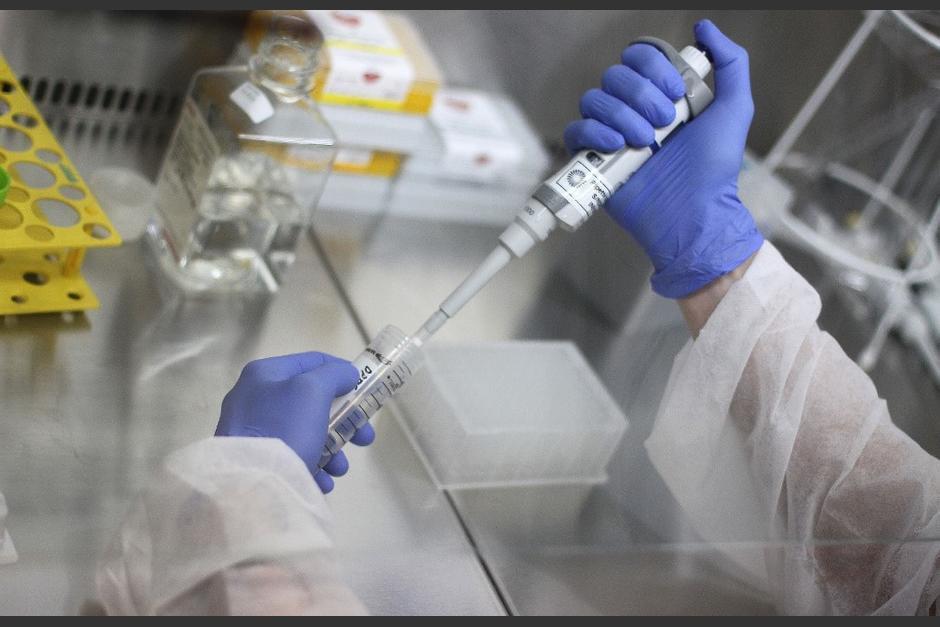 La farmacéutica avanza en un tratamiento paralelo a la vacuna contra el Covid-19. (Foto ilustrativa: AFP)