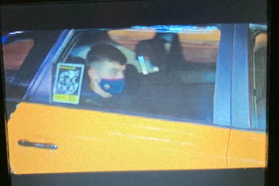 Pedri, de 17 años, anotó en la Champions League y se volvió viral tras ser captado cuando salía del Camp Nou en un taxi. (Foto: Twitter) 