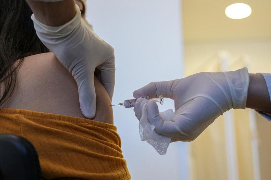 Johnson & Johnson dijo el viernes que se prepara para reanudar el ensayo. (Foto: AFP)