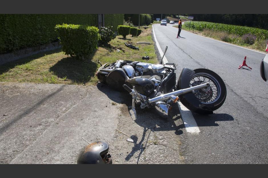 El hombre cae de la moto y un bus le pasó encima. (Foto: Ilustrativa/Soy502) 