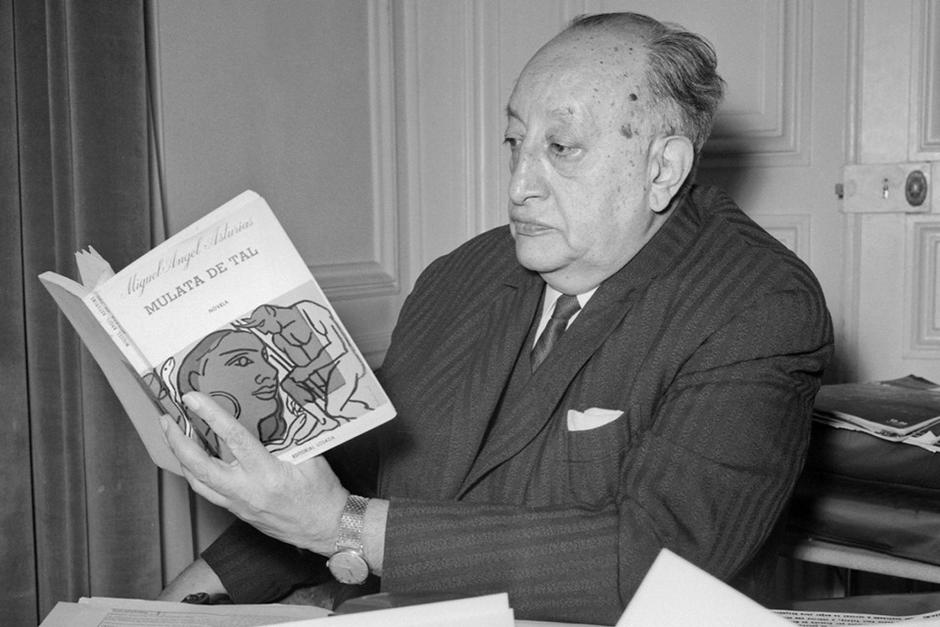 La Real Academia Española lanza edición conmemorativa de "El Señor Presidente" de Miguel Ángel Asturias. (Foto: AFP) 