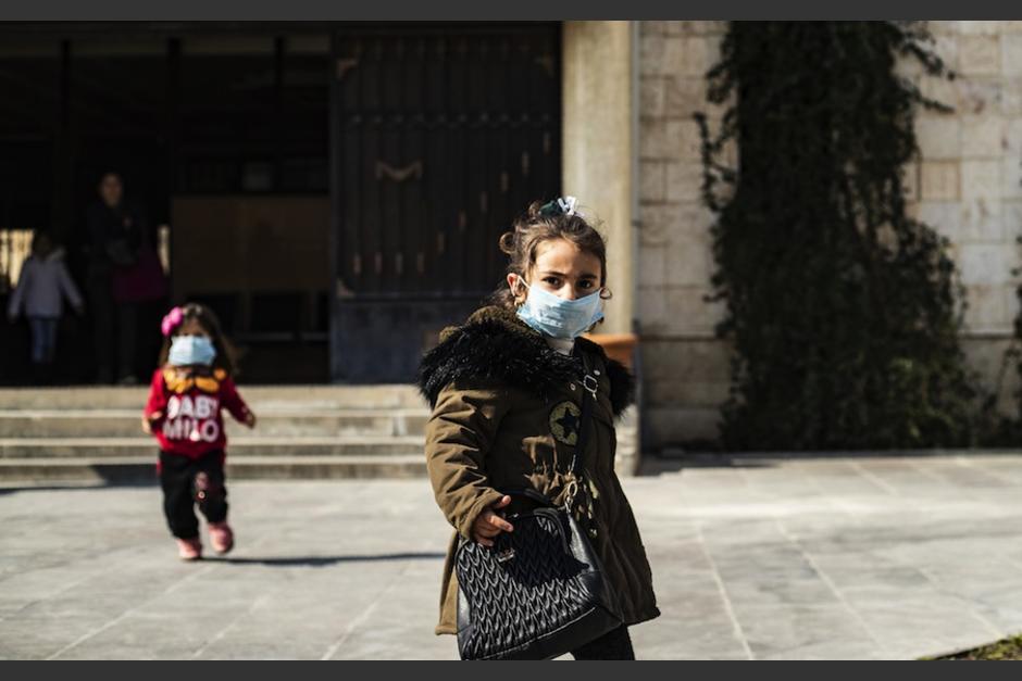 Una investigación afirma que los niños pueden tener anticuerpos y el virus a la vez. (Foto: AFP) 