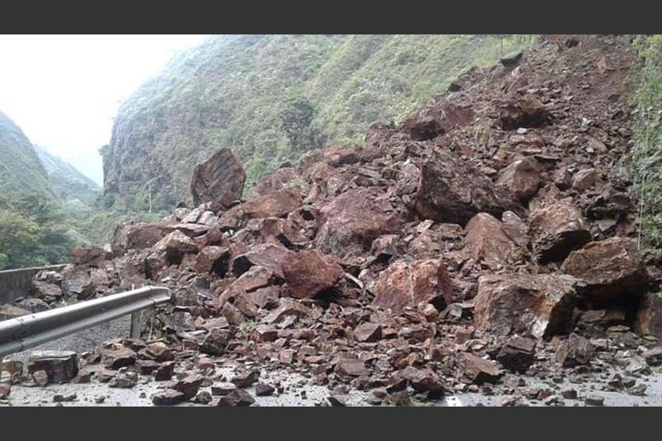 Conductor de un trailer quedó atrapado en un derrumbe. (Foto: Archivo/Soy502)