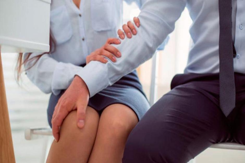 Una trabajadora denunció que el registrador general le pidió besarla y le hizo insinuaciones incómodas. (Foto ilustrativa: eldoce)