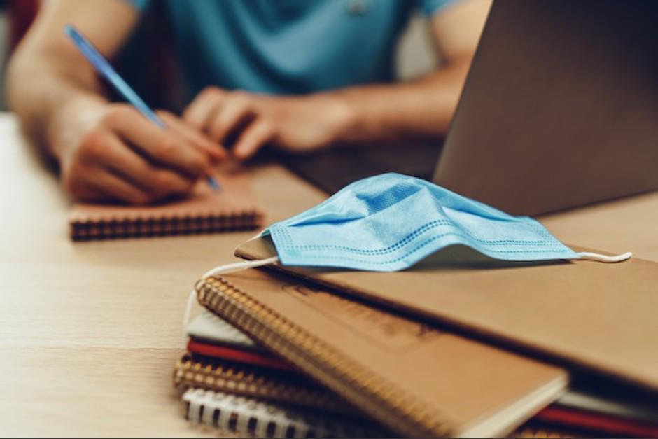 La maestra pidió una disculpa pública por humillar a un estudiante que recibía clases desde la calle. (Foto: Freepik)