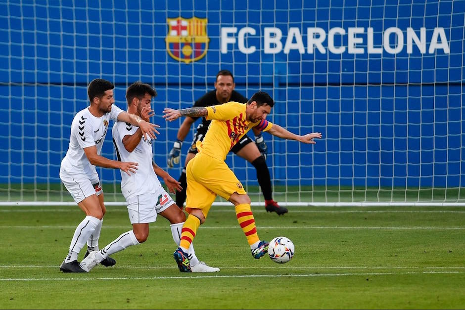 Lio Messi ingresó al terreno como capitán del Barcelona. (Foto: AFP)