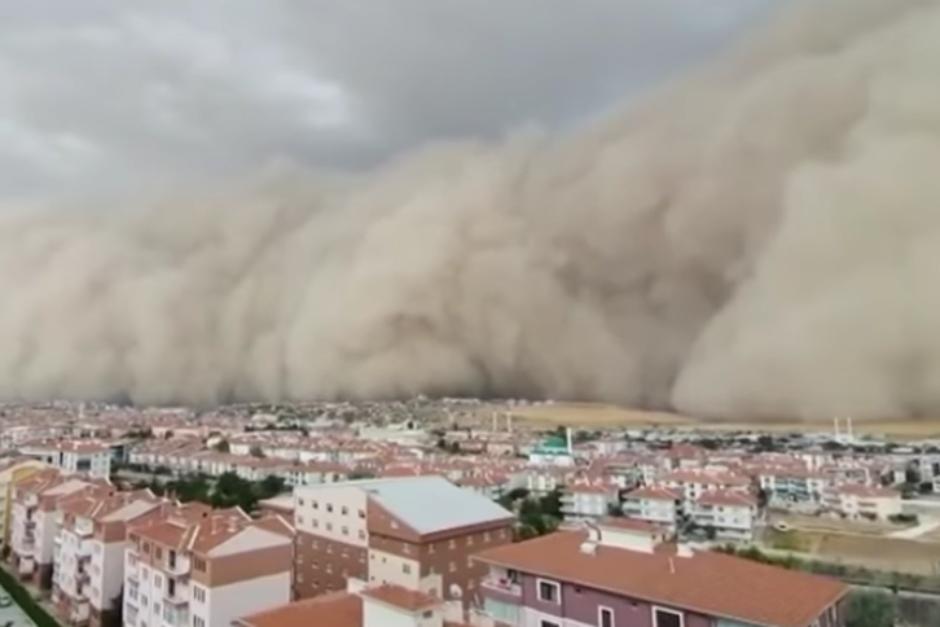 La tormenta de arena se desplazó el sábado 12 de septiembre en Turquía. (Foto: captura de pantalla Twitter Dogan Kizillik) 
