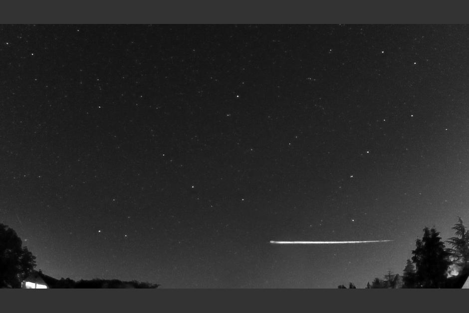 La Agencia Espacial de Europa compartió imágenes de un meteorito que chocó contra la atmósfera de la Tierra y rebotó al espacio. (Foto: ESA Operations)