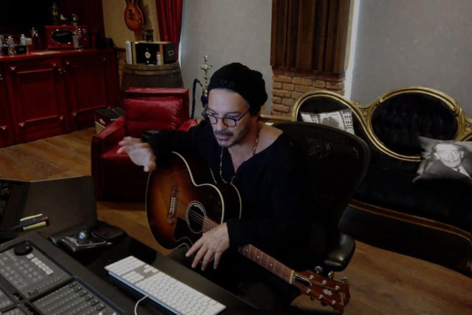 Ricardo Arjona muestra su preparación para el streaming. (Foto: Instagram)