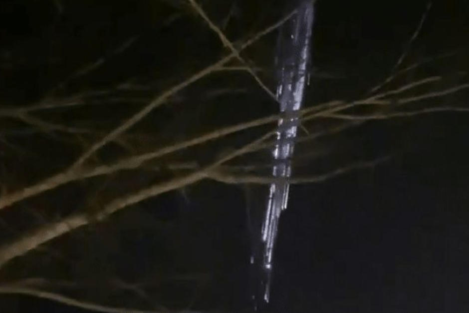 Los restos de la nave cayeron en una granja en Washington. (Foto: Erik Rasmussen /Twitter)