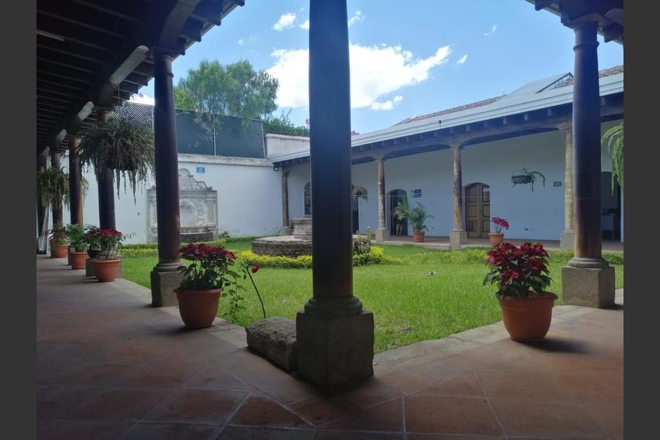 Vista del jardín principal de la residencia de Antigua, ahora funciona la fiscalía local. (Foto: MP) 