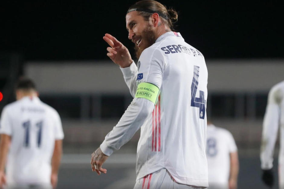 Sergio Ramos, central y capitán del Real Madrid, se encuentra de baja por lesión y ahora por Covid-19. (Foto: AFP)
