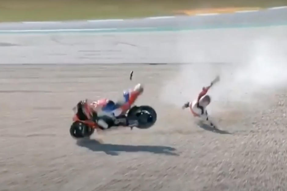 El piloto español de MotoGP, Jorge Martín, sufrió un grave accidente este sábado. Resultó con dos fracturas y trauma de cráneo. (Foto: MotoGP/Portugal/Captura de pantalla)