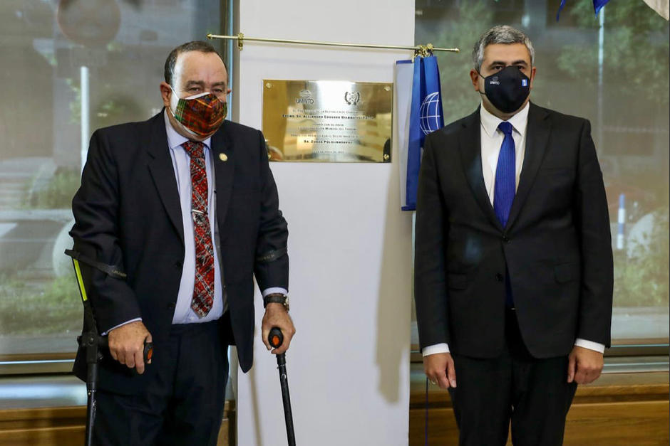 El presidente Alejandro Giammattei sostuvo una reunión con el director de la Organización Mundial de Turismo (Foto: Presidencia)