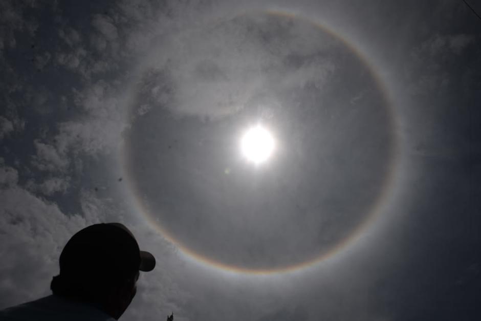 El halo solar pudo ser observado la mañana del lunes 19 de abril de 2021. (Foto: Wilder López/Soy502) 