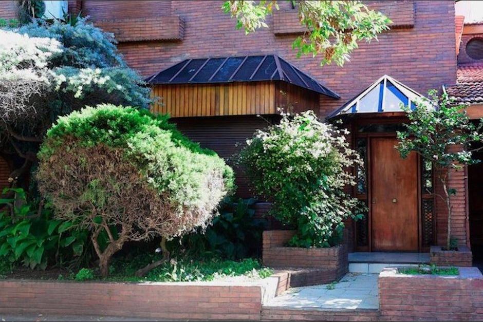 La leyenda del fútbol dejó muchos recuerdos en la casa que quedó bajo disputa legal. (Foto: Maximiliano Luna /Infobae)