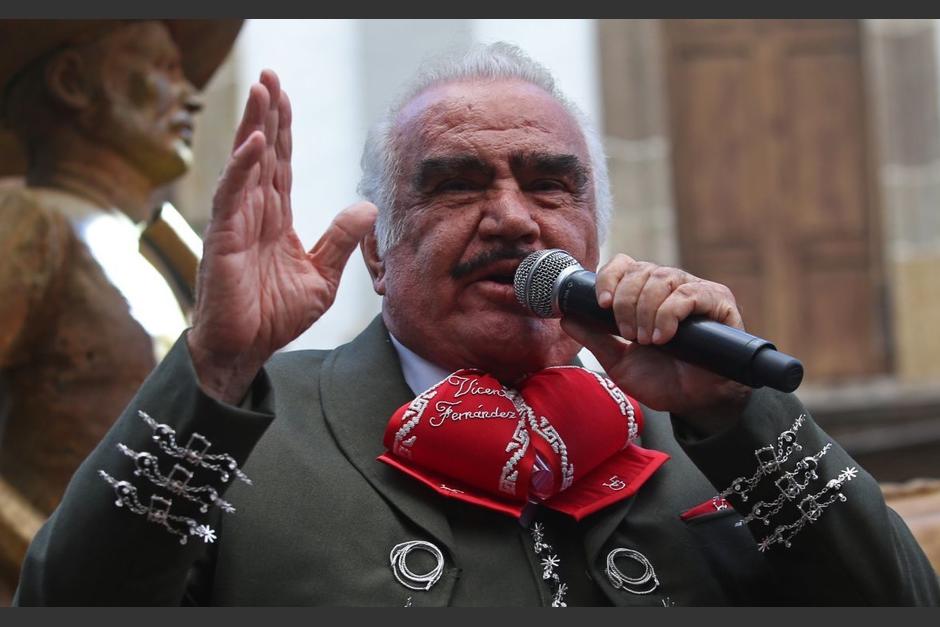 El cantante sufrió una grave lesión en la médula tras sufrir una caída y ser sometido a una operación de emergencia. (Foto: Aristegui)