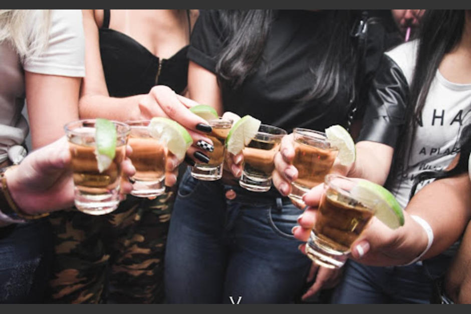 Especialistas recomiendan evitar varias cosas luego de recibir la vacuna. (Foto: AFP)