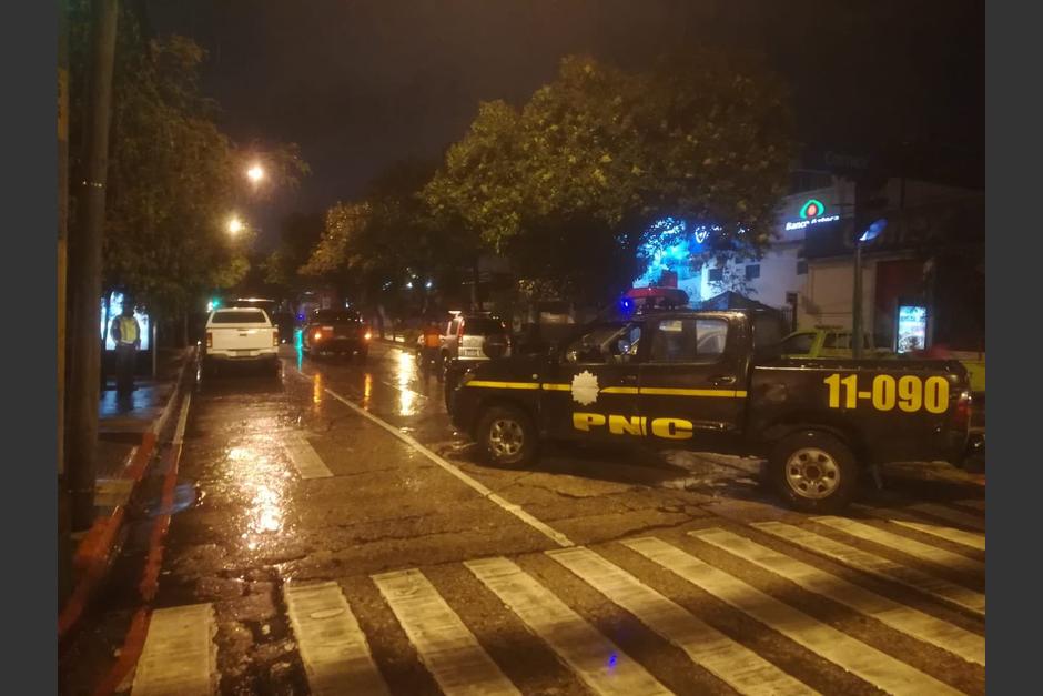 El accidente se reportó la noche del domingo en zona 9. (Foto: PMT) 