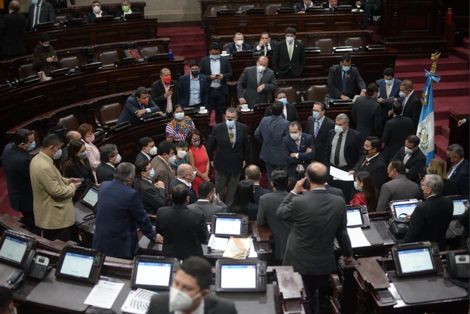 Ayer varios diputados firmaron para dejar sin efecto el Estado de Calamidad. (Foto: Wilder López/Soy502) 