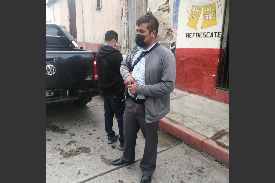 Investigarán a agentes de la PNC que habrían intimidado a un conductor en la zona 1 de la ciudad de Guatemala. (Foto: @JavierF83871339)