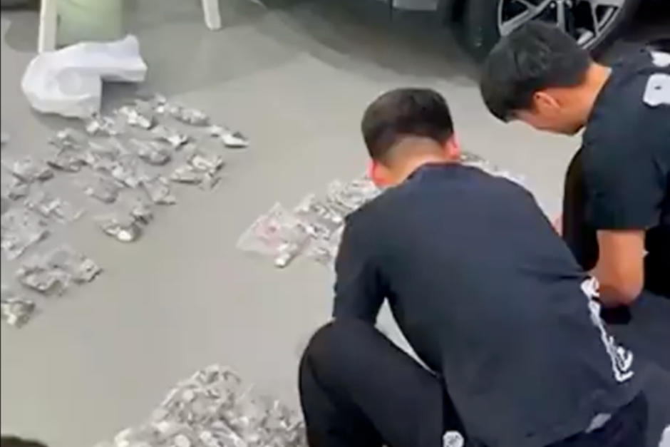 El hombre pagó un automóvil con monedas. (Foto: Twitter)