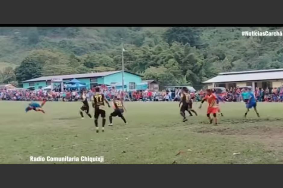 Increíble gol fue el que anotó Walter Chávez en un campeonato de Carchá. (Foto: Captura de pantalla) 