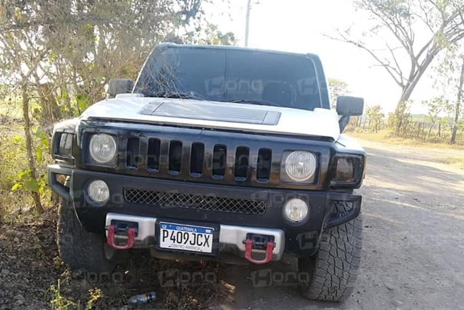 Este es el vehículo donde se conducía la pareja asesinada. (Foto: Facebook Hora Informativa Plus) 