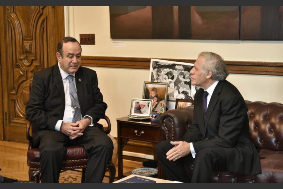 El presidente Alejandro Giammattei junto al secretario General de la OEA, Luis Almagro. (Foto: Presidencia)