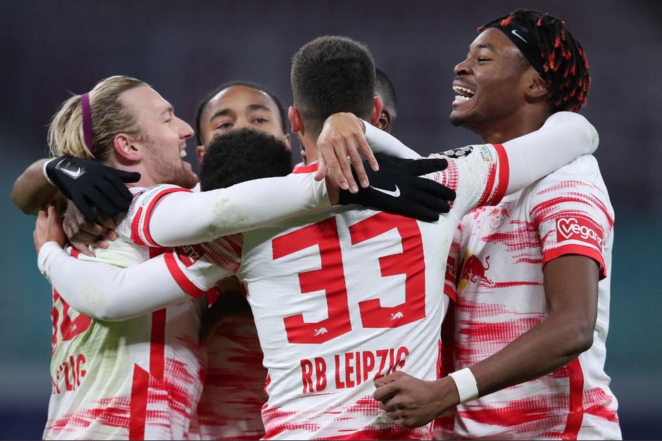Leipzig se impone y le gana al Manchester City. (Foto: AFP)